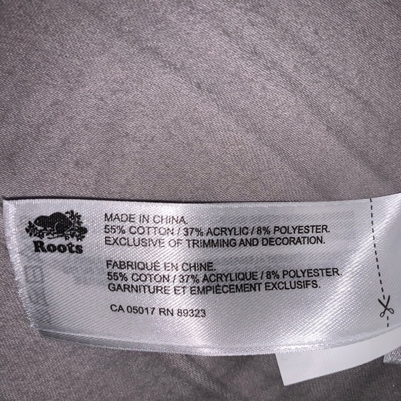 Roots salt and pepper turtle neck! - Picture 4 of 4